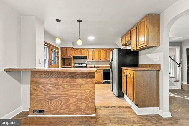 22 ROCK GLEN RD, Wynnewood, PA 19096