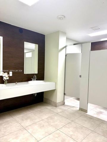 20100 W Country Club Dr 608, Aventura, FL 33180