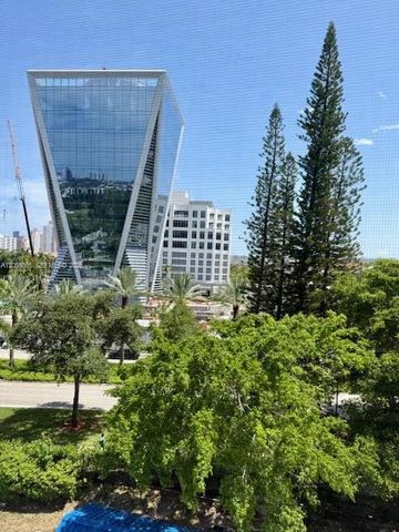 20100 W Country Club Dr 608, Aventura, FL 33180