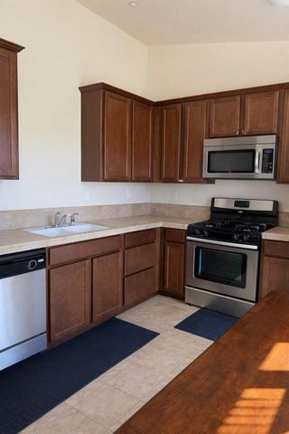 32 Sierra Ct, Ione, CA 95640