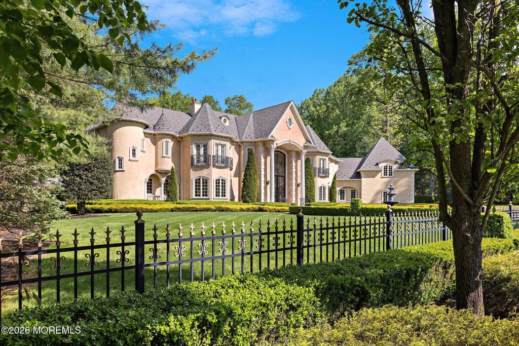 12 Raintree Court, Holmdel, NJ 07733