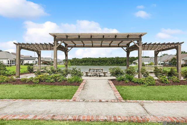 1518 Elm Row Ln, Baton Rouge, LA 70810