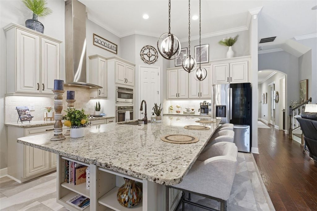 Image 5 of property listing at 624 WINTERSIDE DRIVE, Apollo Beach, FL 33572