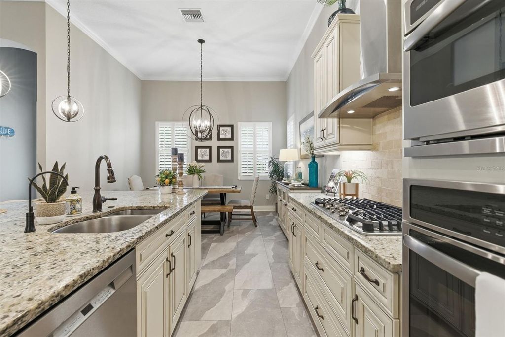 Image 7 of property listing at 624 WINTERSIDE DRIVE, Apollo Beach, FL 33572