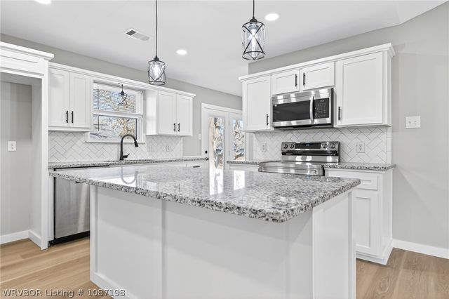 2300 Pine Lane, Barling, AR 72923