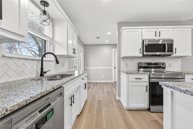 2300 Pine Lane, Barling, AR 72923