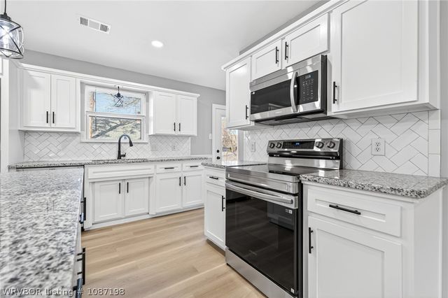 2300 Pine Lane, Barling, AR 72923