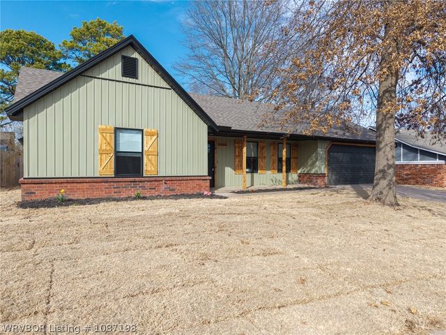 2300 Pine Lane, Barling, AR 72923
