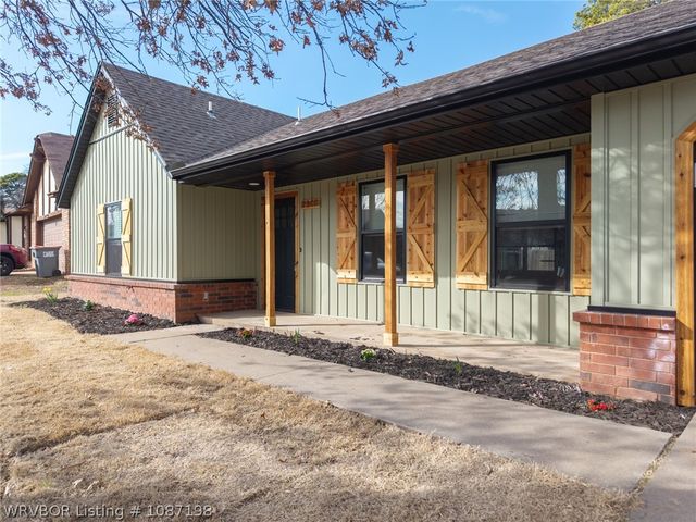 2300 Pine Lane, Barling, AR 72923