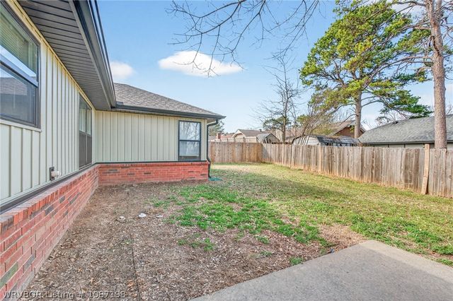 2300 Pine Lane, Barling, AR 72923