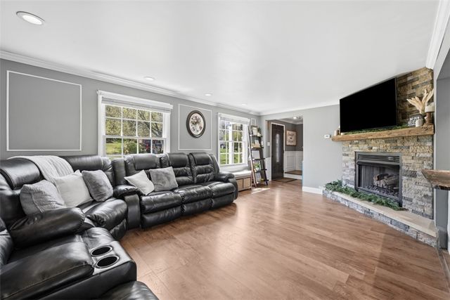 2928 Kings Mill Rd, Bethel Park, PA 15102