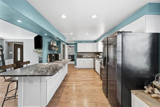 2928 Kings Mill Rd, Bethel Park, PA 15102
