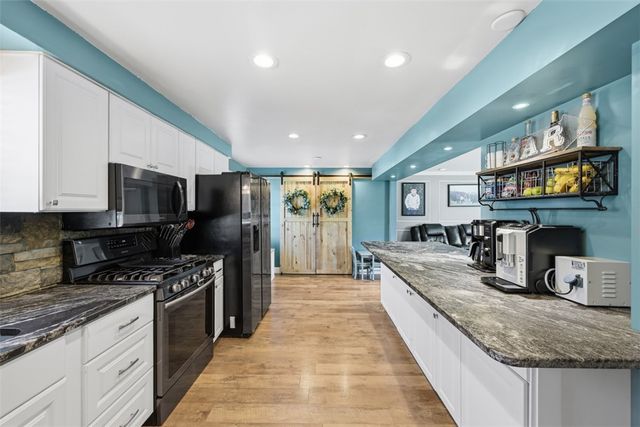 2928 Kings Mill Rd, Bethel Park, PA 15102