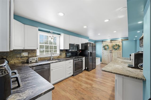 2928 Kings Mill Rd, Bethel Park, PA 15102