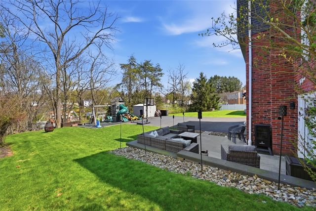 2928 Kings Mill Rd, Bethel Park, PA 15102