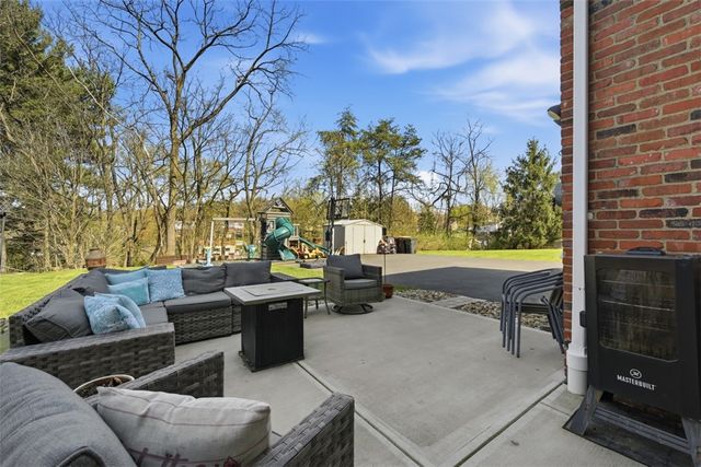 2928 Kings Mill Rd, Bethel Park, PA 15102