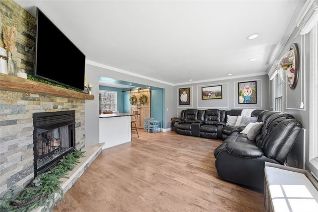 2928 Kings Mill Rd, Bethel Park, PA 15102