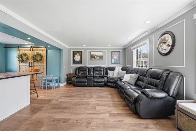 2928 Kings Mill Rd, Bethel Park, PA 15102