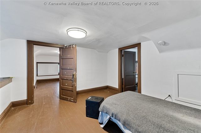 514 9th Avenue, Huntington, WV 25701