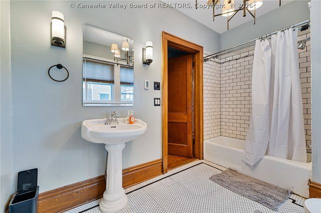 514 9th Avenue, Huntington, WV 25701