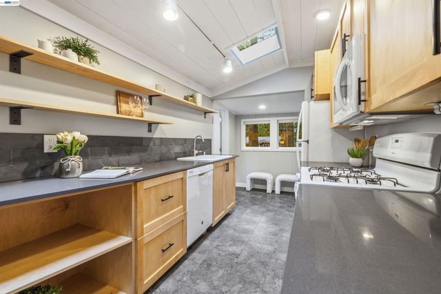 160 Woodland Dr, Ben Lomond, CA 95005