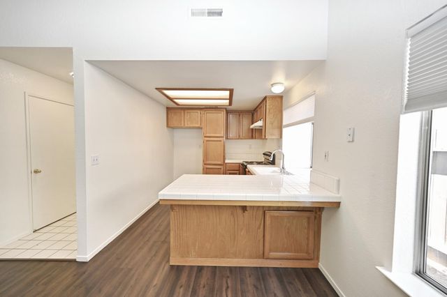 239 W Fallbrook Avenue, Clovis, CA 93611