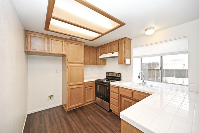 239 W Fallbrook Avenue, Clovis, CA 93611