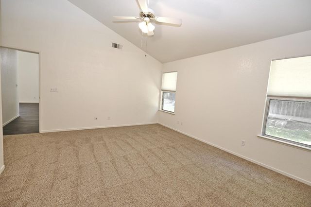 239 W Fallbrook Avenue, Clovis, CA 93611