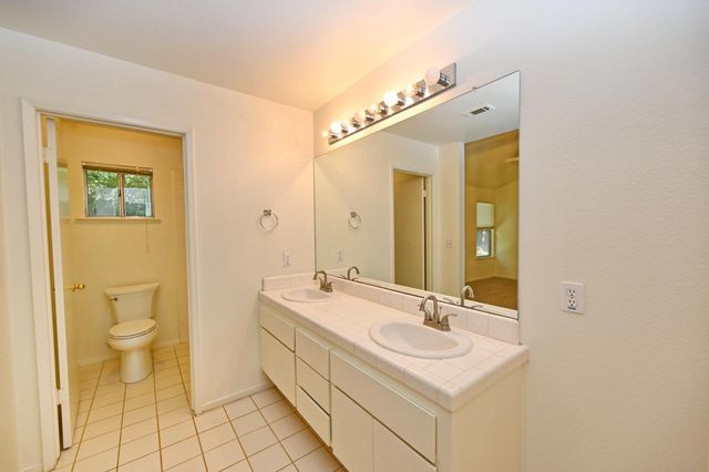239 W Fallbrook Avenue, Clovis, CA 93611
