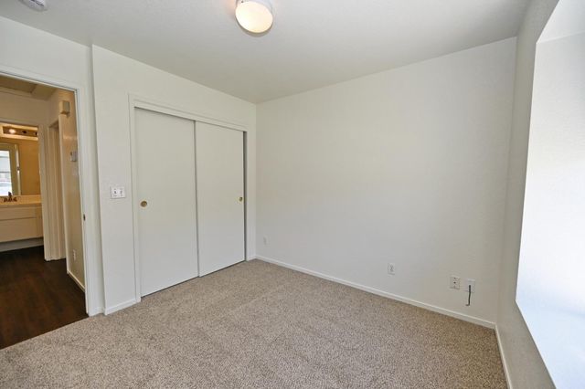 239 W Fallbrook Avenue, Clovis, CA 93611