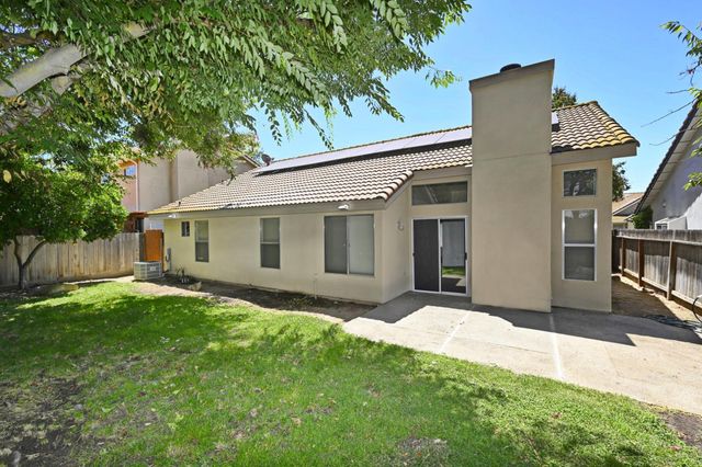 239 W Fallbrook Avenue, Clovis, CA 93611