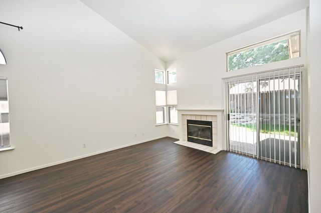239 W Fallbrook Avenue, Clovis, CA 93611