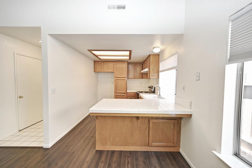 Image 10 of property listing at 239 W Fallbrook Avenue, Clovis, CA 93611