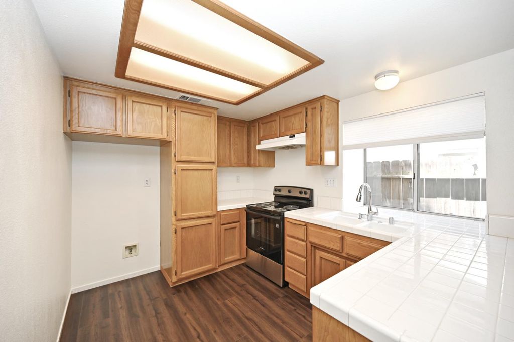 Image 11 of property listing at 239 W Fallbrook Avenue, Clovis, CA 93611