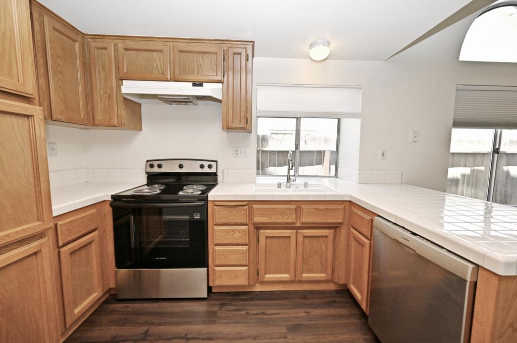 Image 13 of property listing at 239 W Fallbrook Avenue, Clovis, CA 93611