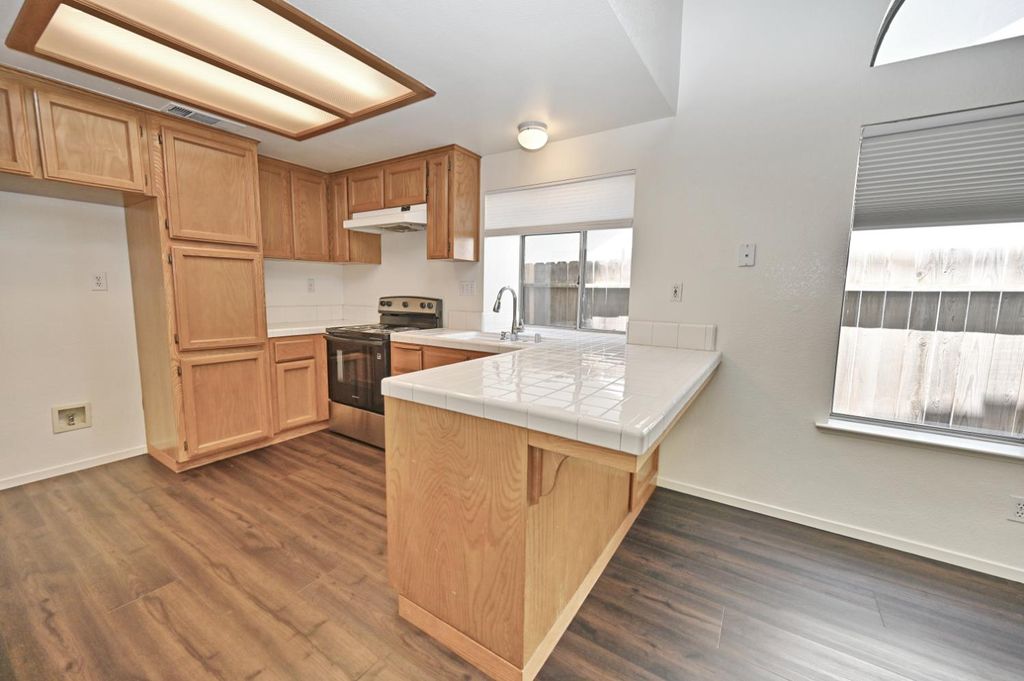Image 14 of property listing at 239 W Fallbrook Avenue, Clovis, CA 93611