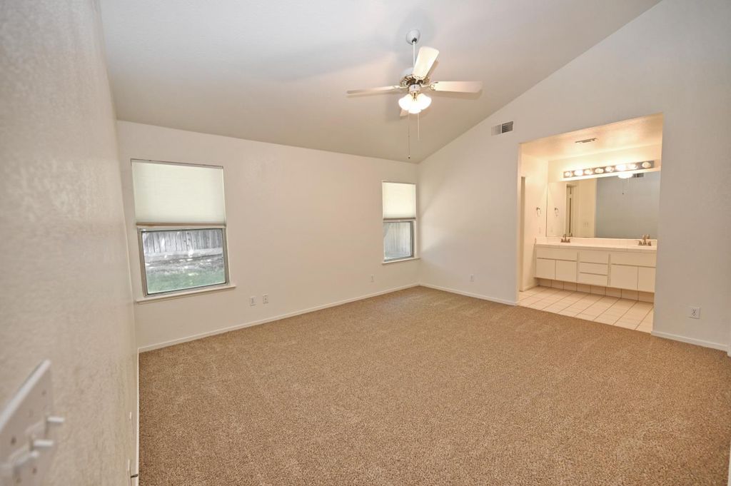 Image 18 of property listing at 239 W Fallbrook Avenue, Clovis, CA 93611