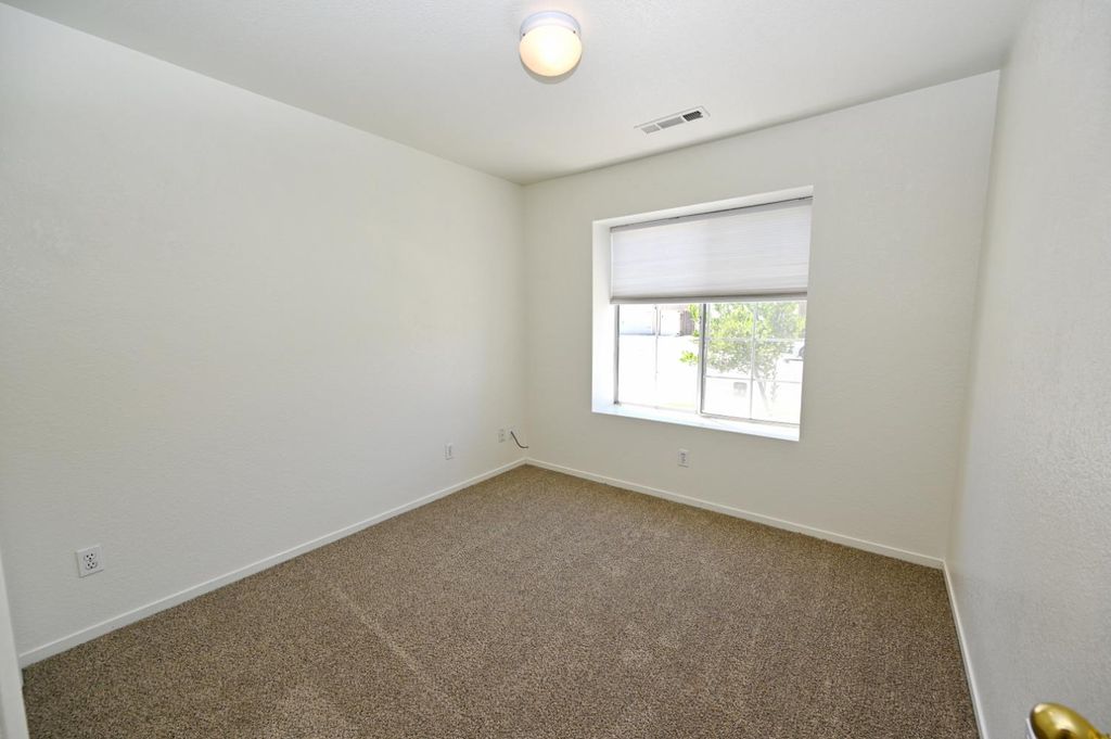 Image 23 of property listing at 239 W Fallbrook Avenue, Clovis, CA 93611