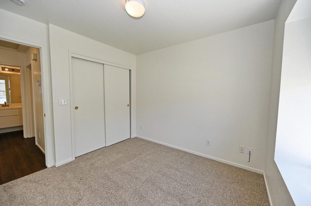 Image 26 of property listing at 239 W Fallbrook Avenue, Clovis, CA 93611