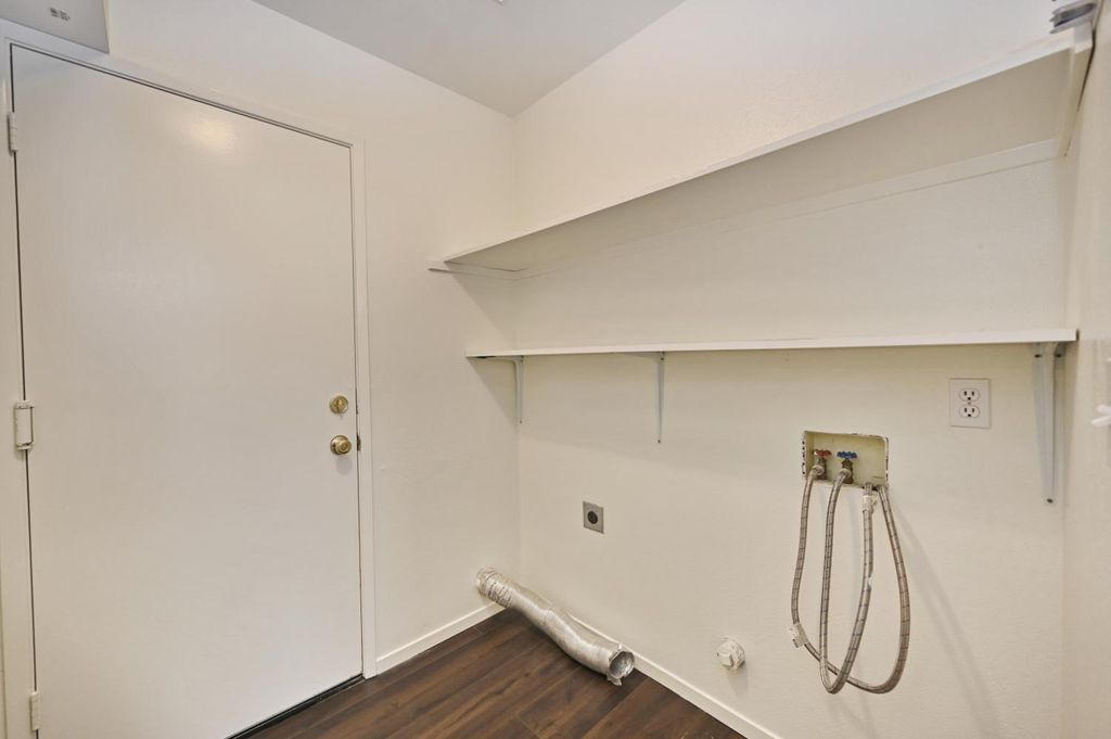 Image 28 of property listing at 239 W Fallbrook Avenue, Clovis, CA 93611