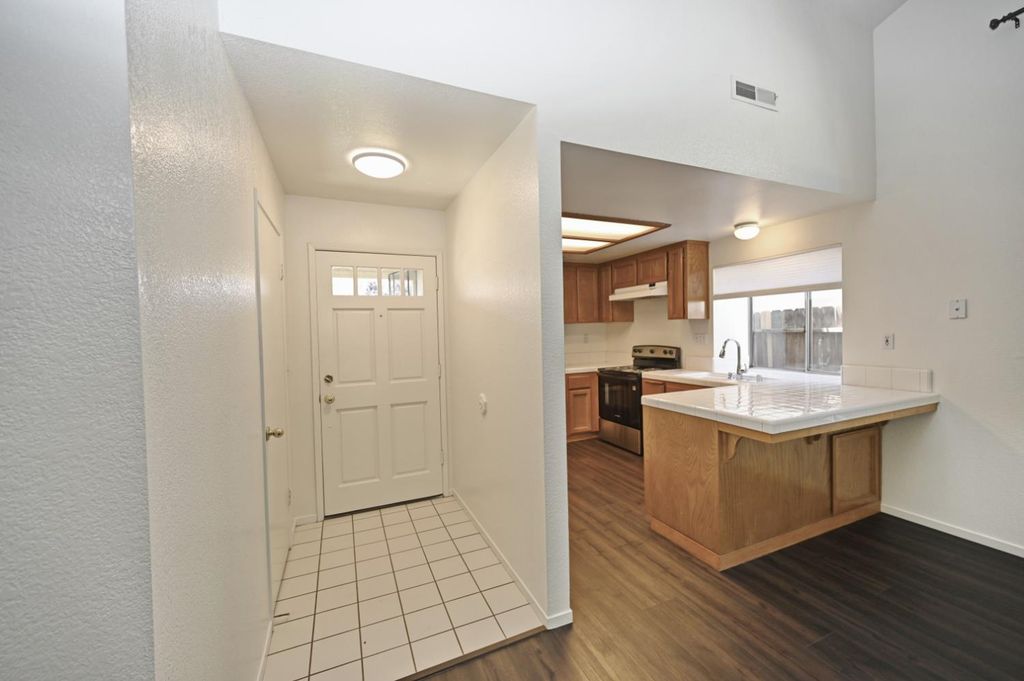 Image 29 of property listing at 239 W Fallbrook Avenue, Clovis, CA 93611