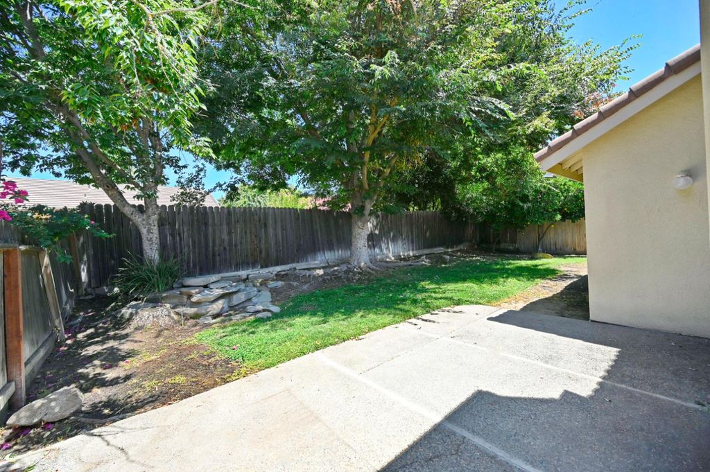 Image 31 of property listing at 239 W Fallbrook Avenue, Clovis, CA 93611