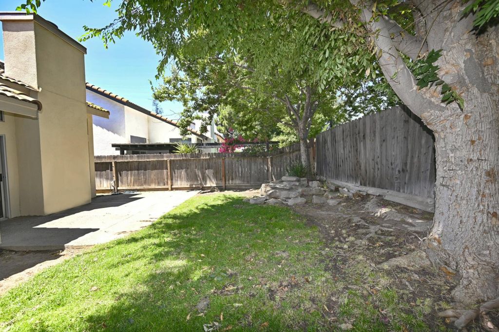 Image 34 of property listing at 239 W Fallbrook Avenue, Clovis, CA 93611