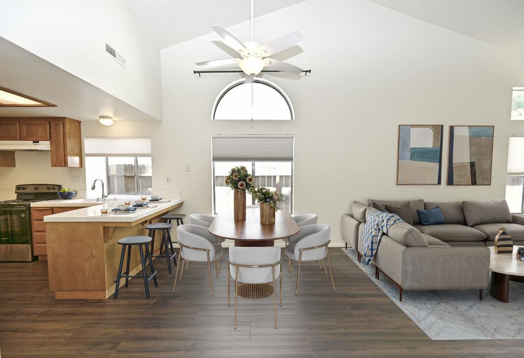 Image 6 of property listing at 239 W Fallbrook Avenue, Clovis, CA 93611