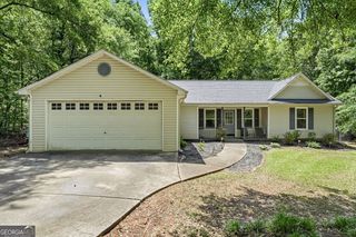 131 Homestead Way, Locust Grove, GA 30248