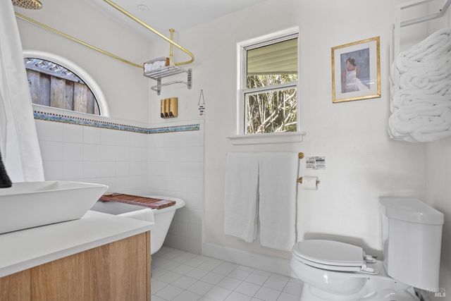 9500 El Camino Aly, Jenner, CA 95450