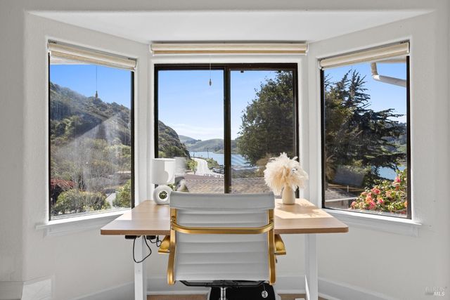 9500 El Camino Aly, Jenner, CA 95450