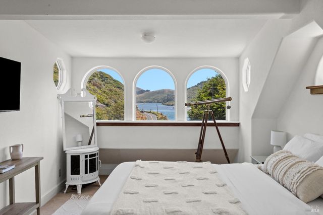 9500 El Camino Aly, Jenner, CA 95450