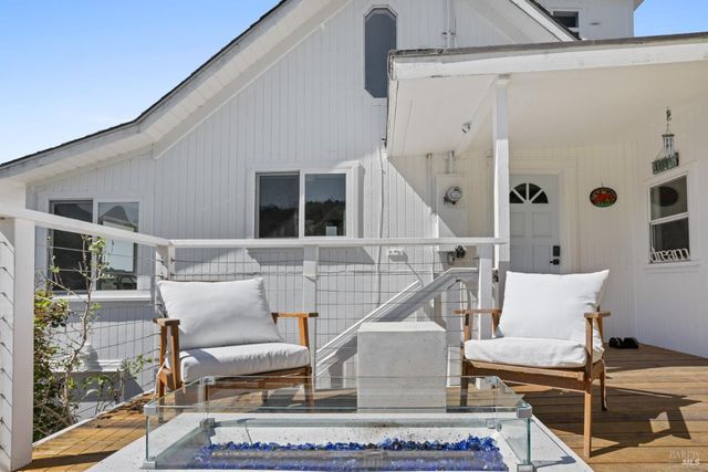 9500 El Camino Aly, Jenner, CA 95450