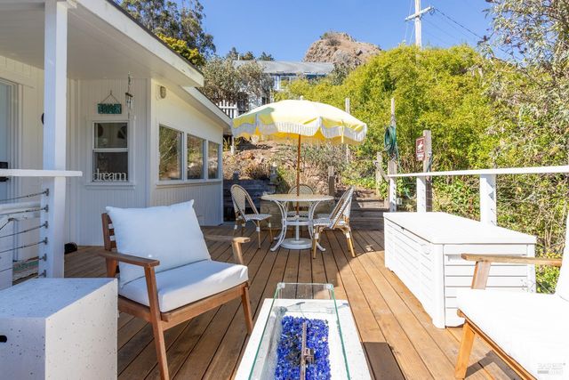 9500 El Camino Aly, Jenner, CA 95450